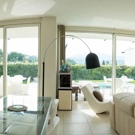 Villa Christine With A Pool Manerba del Garda