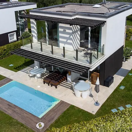 Villa Christine With A Pool Manerba del Garda