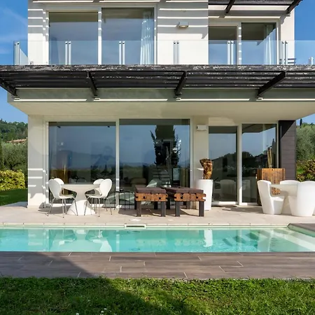 Villa Christine With A Pool Manerba del Garda