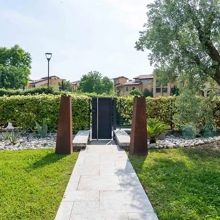 Villa Christine With A Pool Manerba del Garda