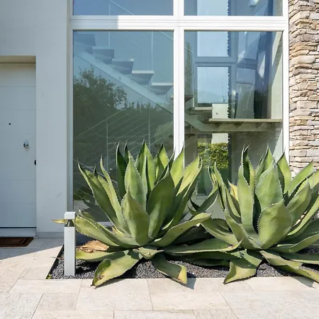 ヴィラ Christine With A Pool マネルバ・デル・ガルダ
